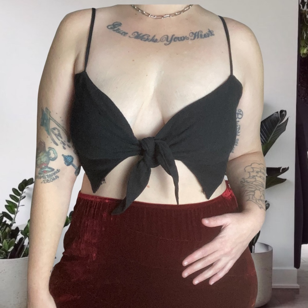 Skylar + Madison Tie Front Crop Festival Tank Black Large